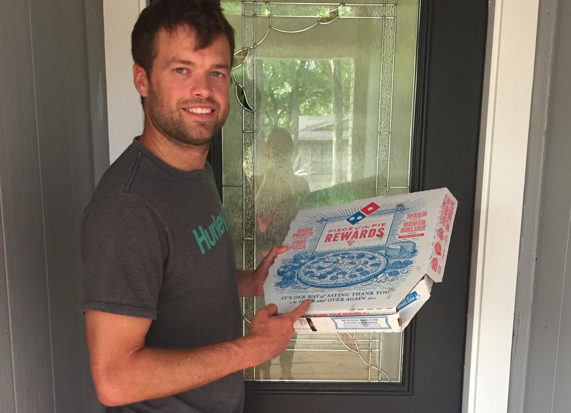 Mr. SkinnyPants orders low carb Domino's.